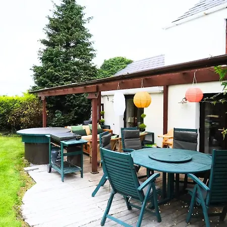 Authentic Irish Cottage, Rural Ballymascanlon *