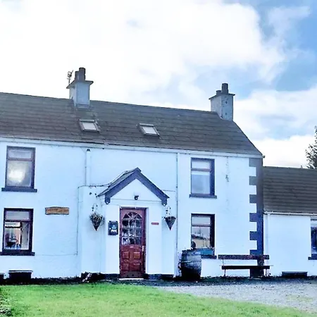 Authentic Irish Cottage, Rural Ballymascanlon