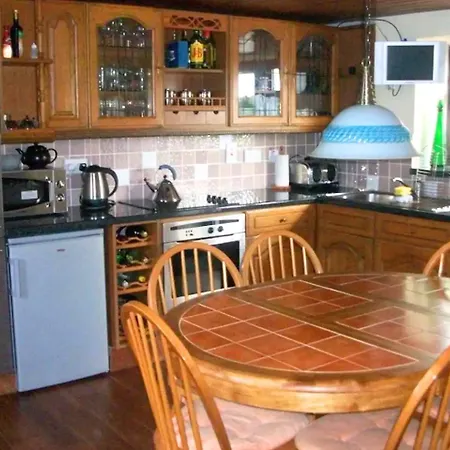 Authentic Irish Cottage, Rural Ballymascanlon Holiday home