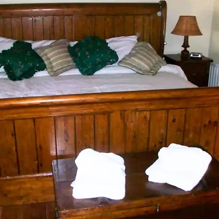 Authentic Irish Cottage, Rural Ballymascanlon