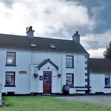Authentic Irish Cottage, Rural Ballymascanlon Holiday home *