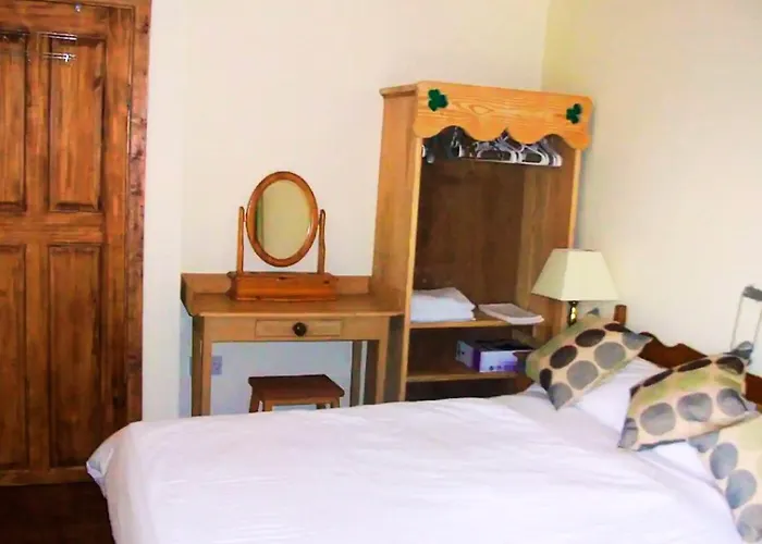 Authentic Irish Cottage, Rural Ballymascanlon Holiday home